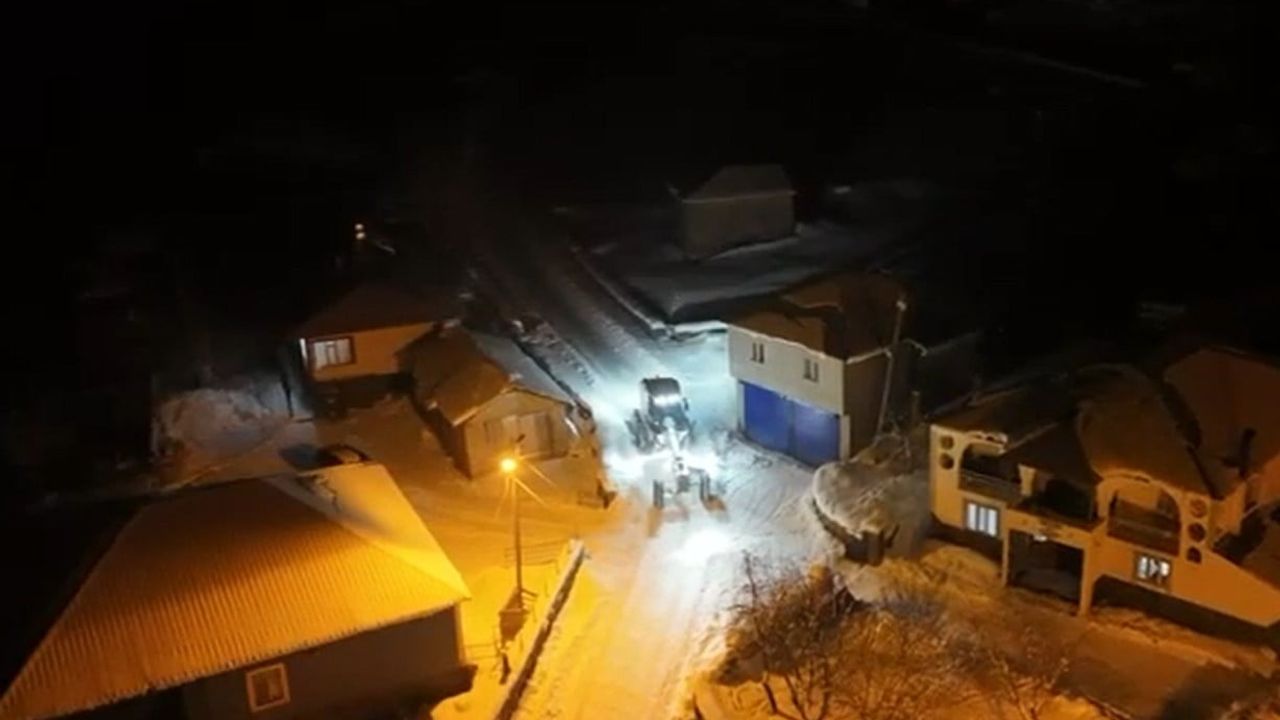 Muş'taki Kar Yağışı 303 Köy Yolunu Kapattı