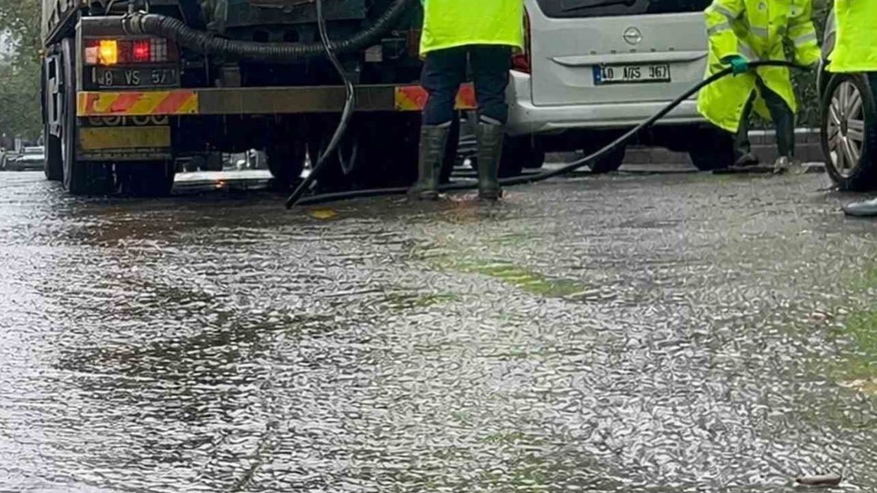 MUSKİ Ekipleri Yağışlarla Mücadelede Sahada