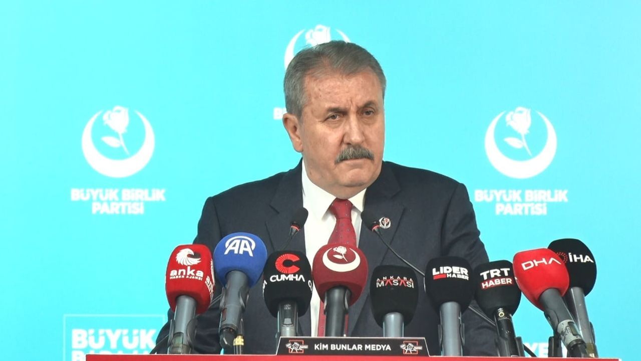 Mustafa Destici: Venezuela Operasyonları ABD Ekonomisini Kurtarma Hamlesi