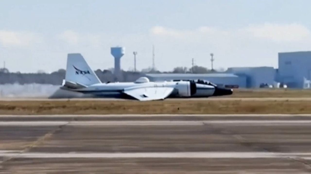 NASA Uçağı Mekanik Arıza Sonucu Gövde Üzerine İniş Yaptı