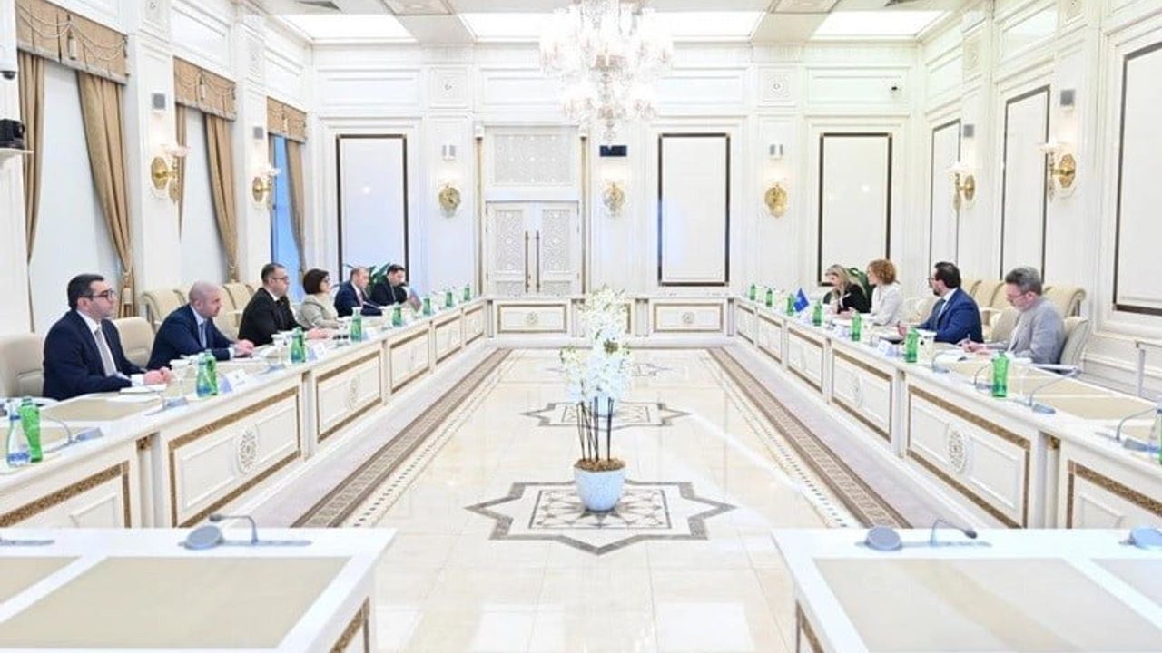 NATO ve Azerbaycan Arasında Stratejik Görüşme