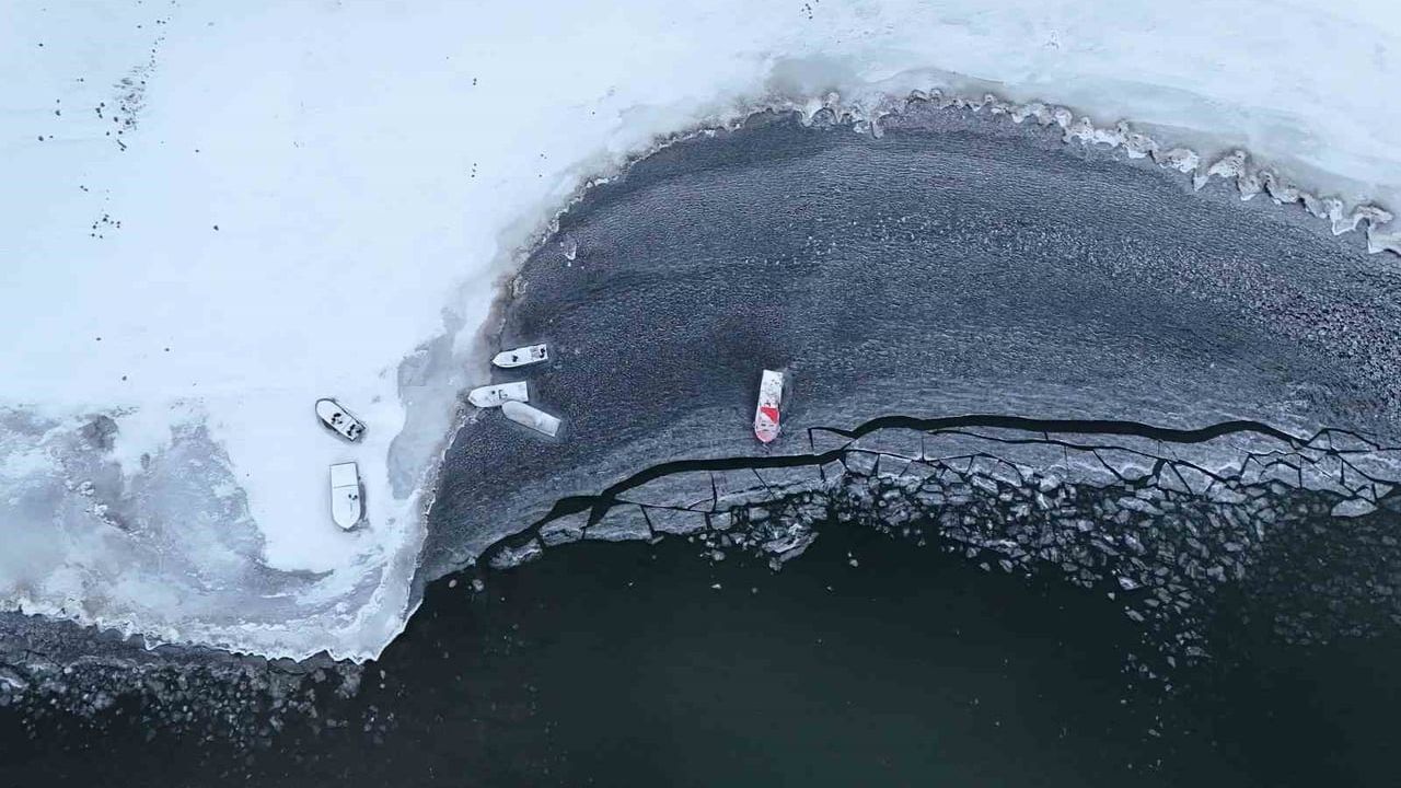 Nazik Gölü'nde Dondurucu Soğuklar Balıkçıları Zorluyor