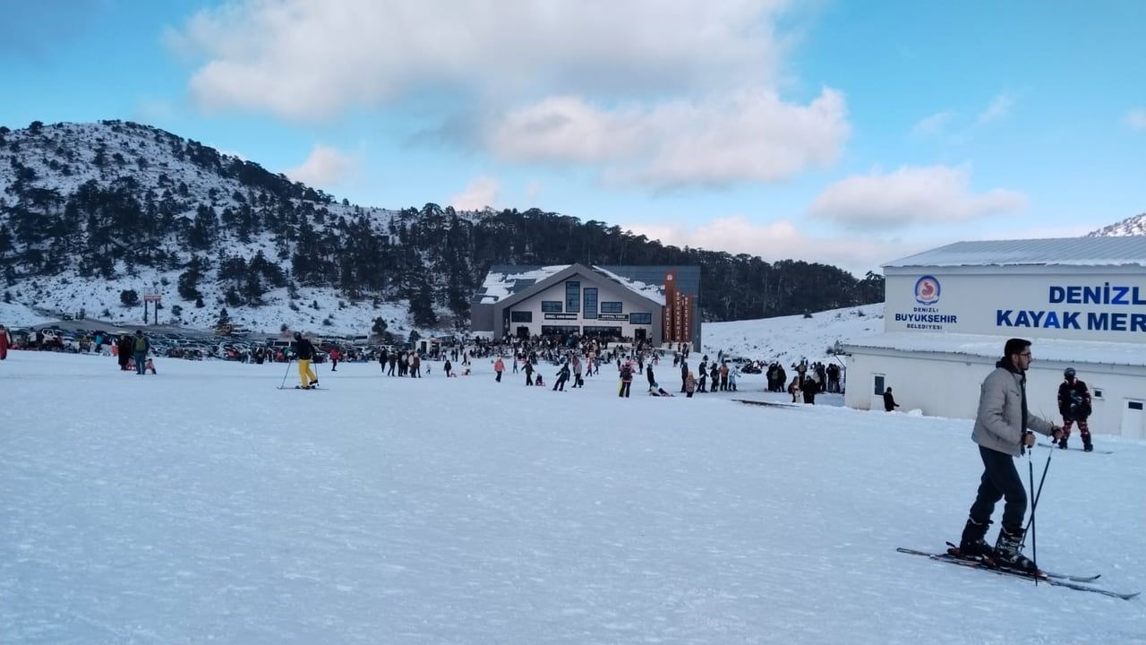 Nikfer Kayak Merkezi Yeni Sezon'a Yoğun İlgiyle Açıldı