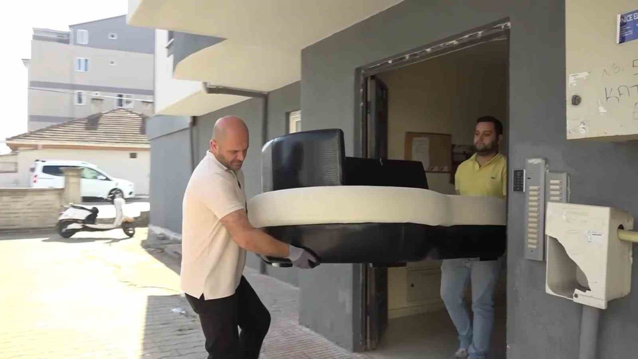 Nilüfer'de 'Giymiyorsan Giydir' Projesiyle Dayanışma Giderek Büyüyor