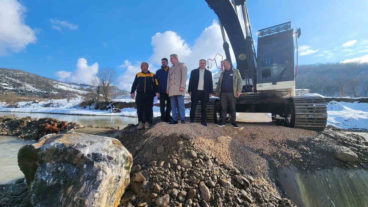 Nuhlar Köyü'nde Geçici Köprü Çalışmaları Devam Ediyor
