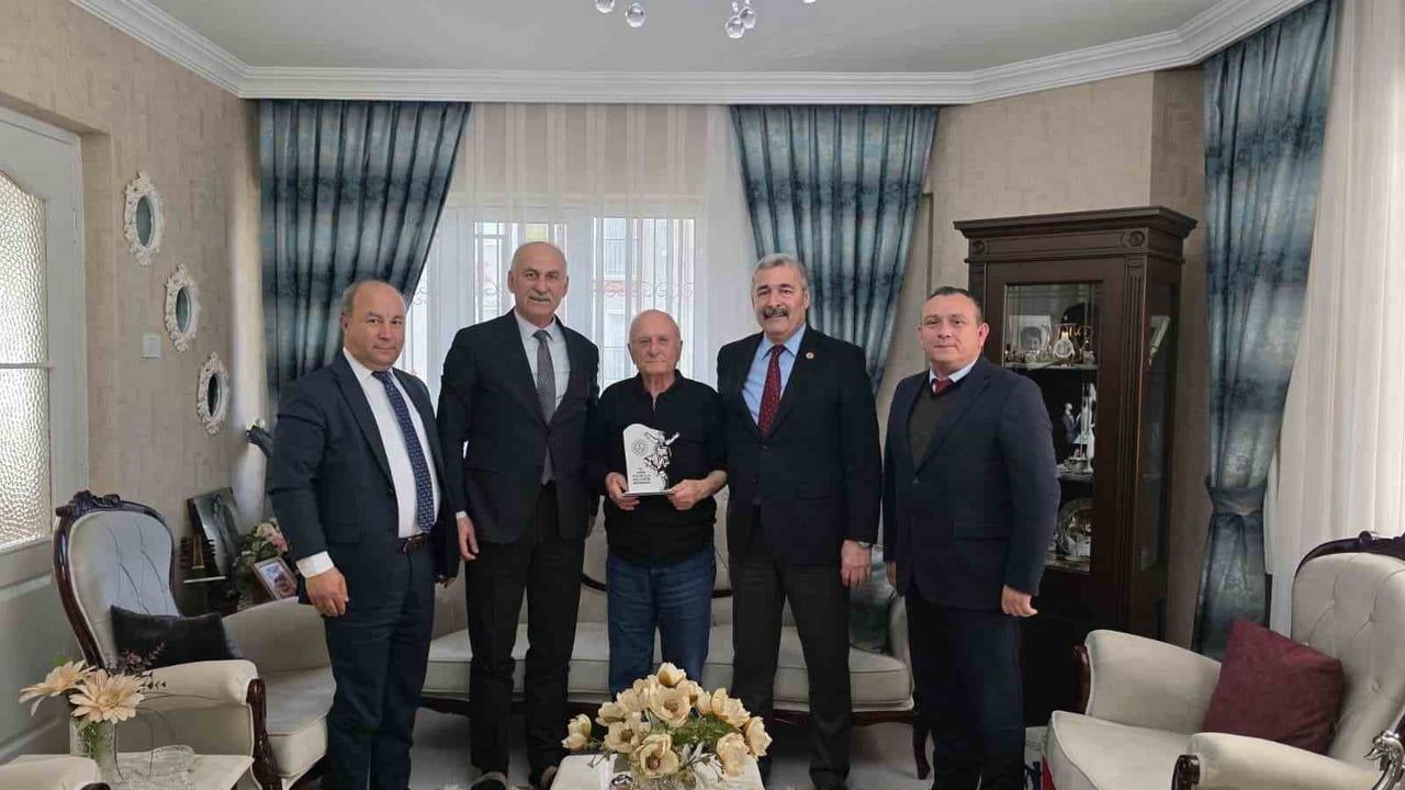 Öğrencilerine Adanmış Bir Ömür: Varol Şenyılmaz