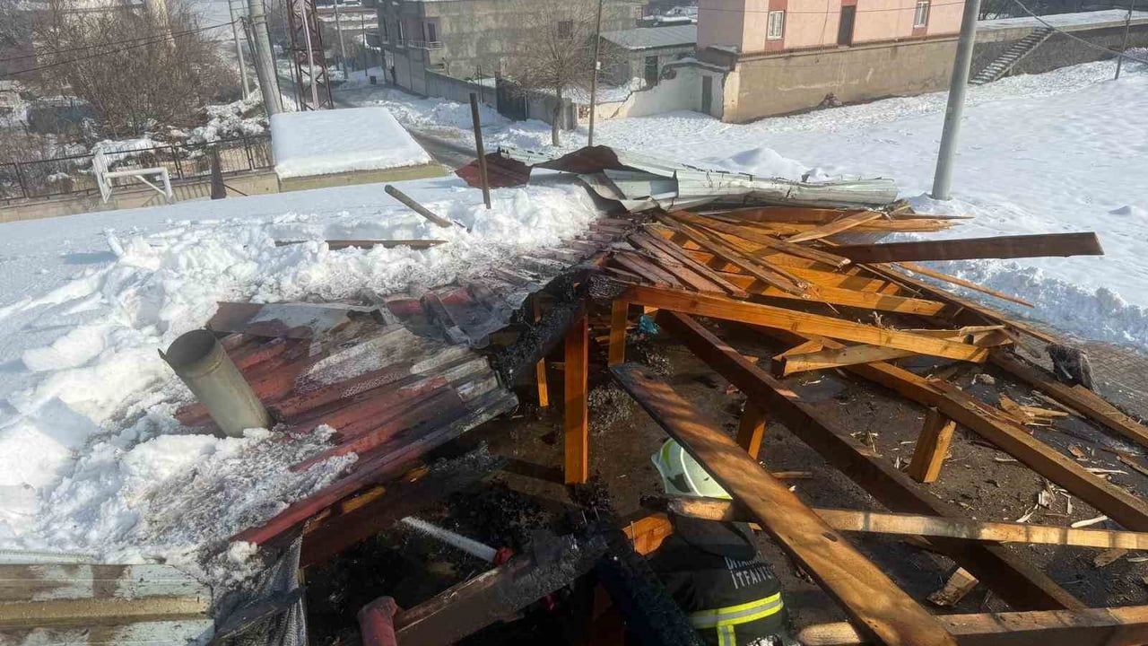 Okulda Sobadan Çıkan Kıvılcım Yangına Neden Oldu