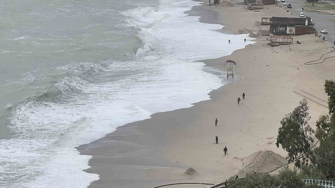 Ölüdeniz'de Sağanak Yağışın Etkisi: Deniz Rengi Değişti
