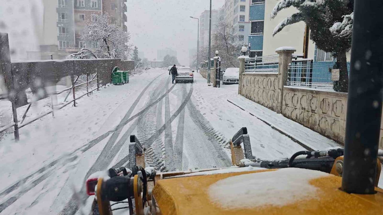Onikişubat Belediyesi Karla Mücadelede Saha'da