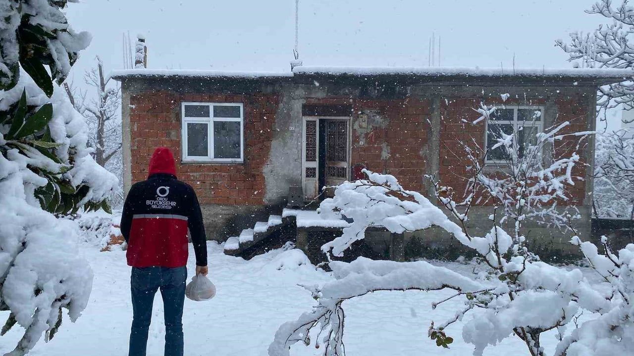 Ordu'da İhtiyaç Sahiplerine Sıcak Yemek ve Yakacak Yardımı