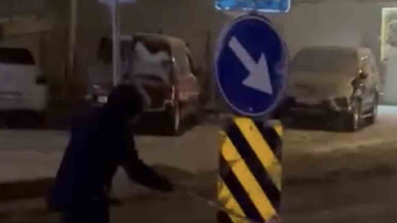 Örnek Davranış: Kadir Emin'in Trafik Güvenliği İçin Temizlediği Levhalar