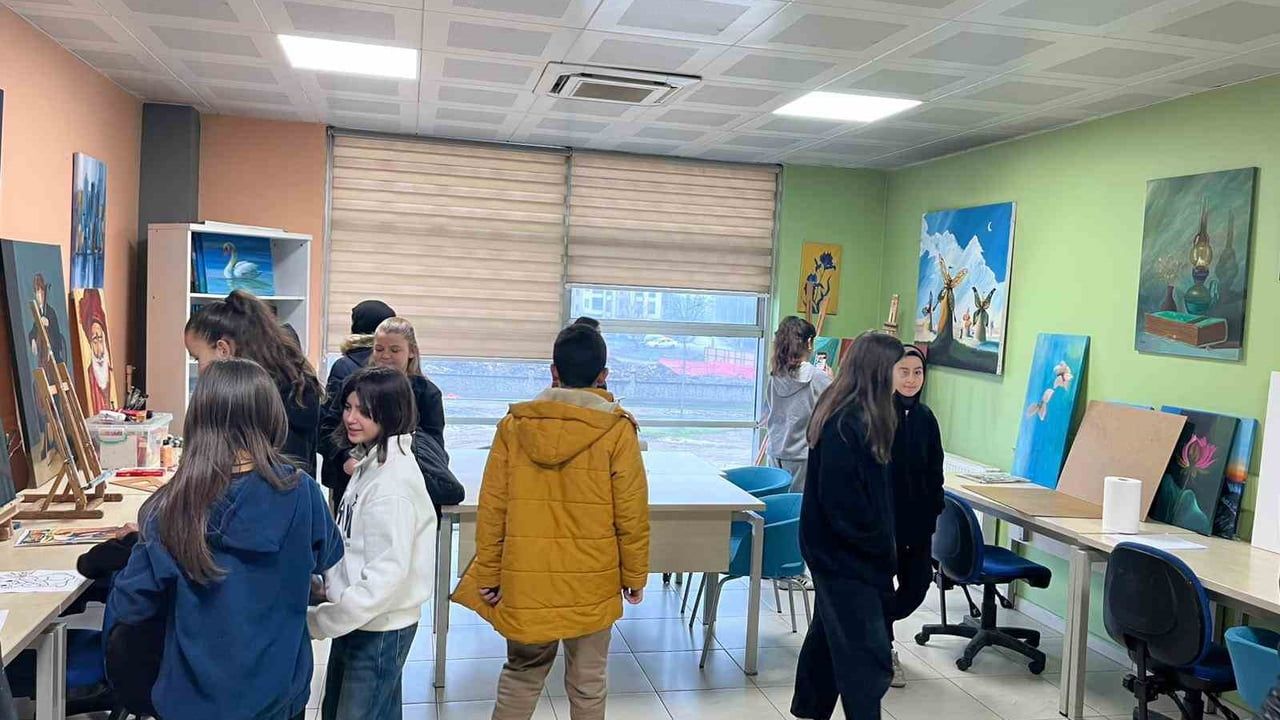 Ortaokul Öğrencileri Düzce Gençlik Merkezini Ziyaret Etti