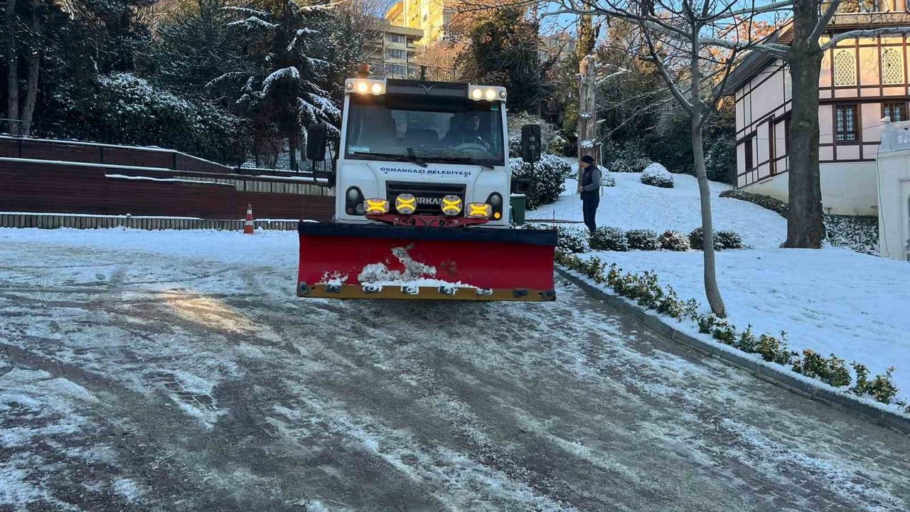 Osmangazi Belediyesi Kar Yağışı ile Mücadele Ediyor