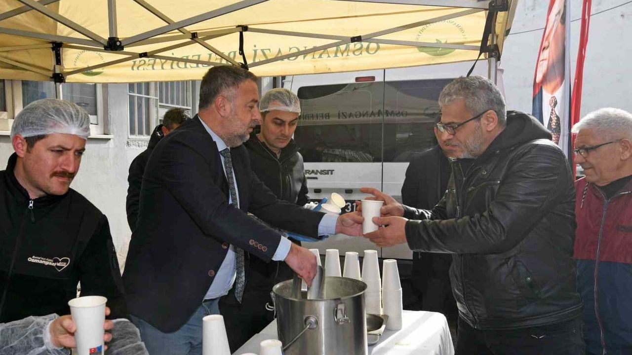 Osmangazi'de Cuma Bereketi: Sıcak Çorba İkramı