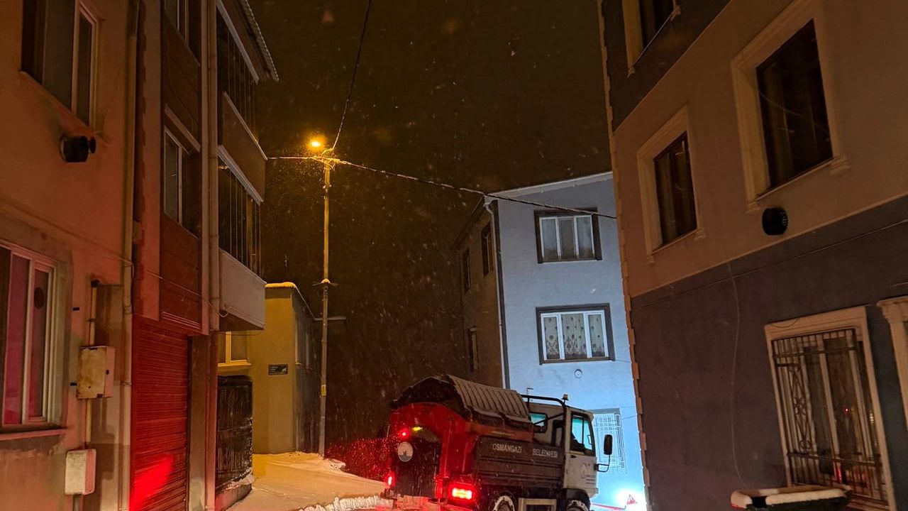 Osmangazi'de Karla Mücadele Çalışmaları Hız Kazandı