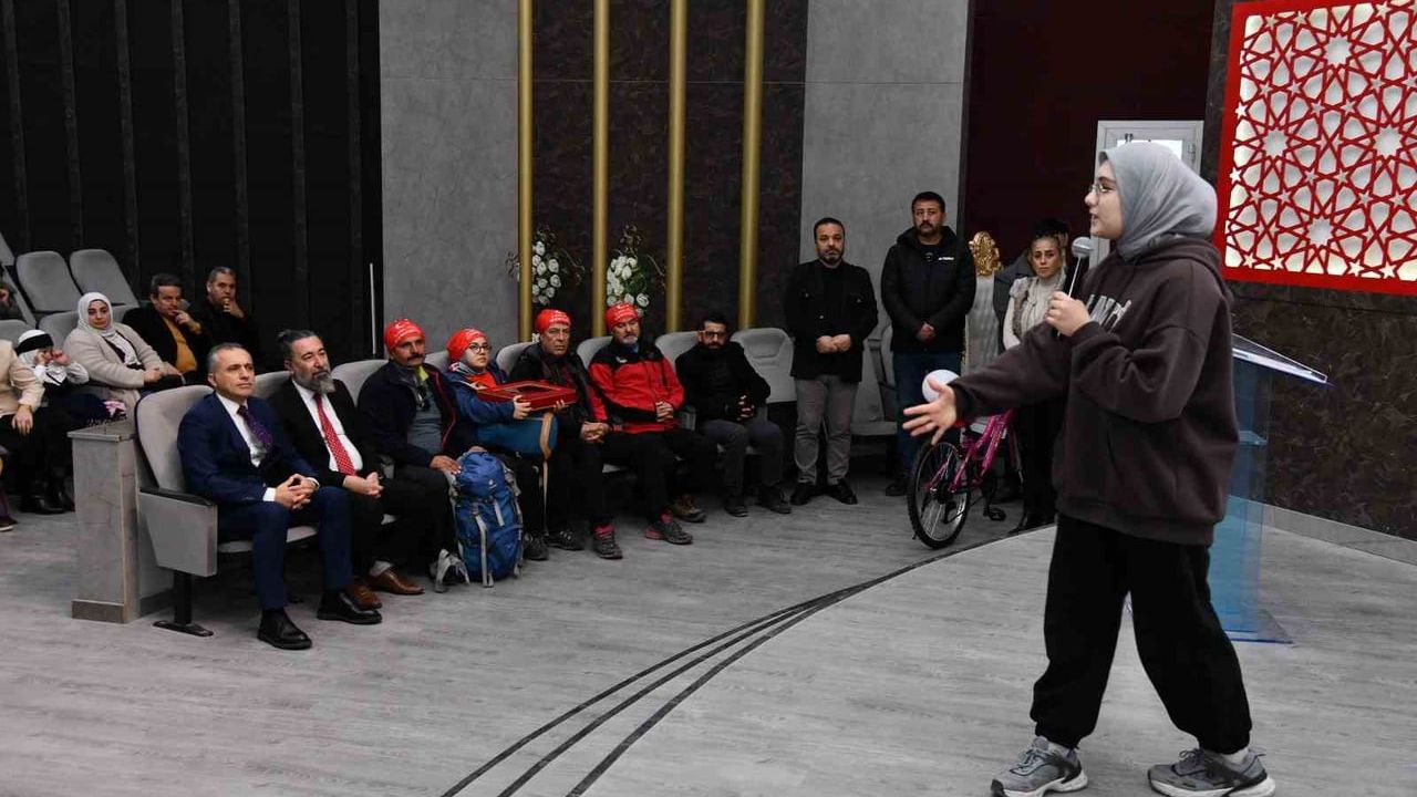 Osmaniye'de 7 Ocak Kutlamaları Şiir Yarışmasıyla Renklendi