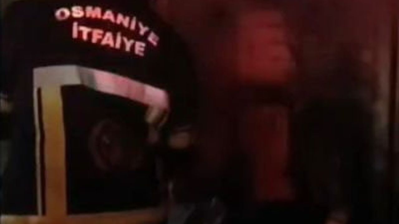 Osmaniye'de Elektrikçi Dükkanında Yangın; İtfaiye Ekipleri Hızla Müdahale Etti