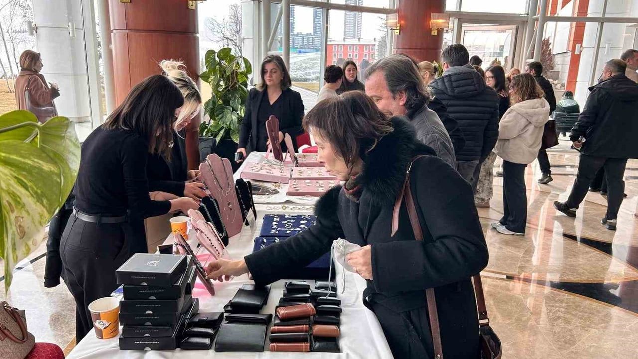 Otel Yangınında Hayatını Kaybeden Çift Anıldı