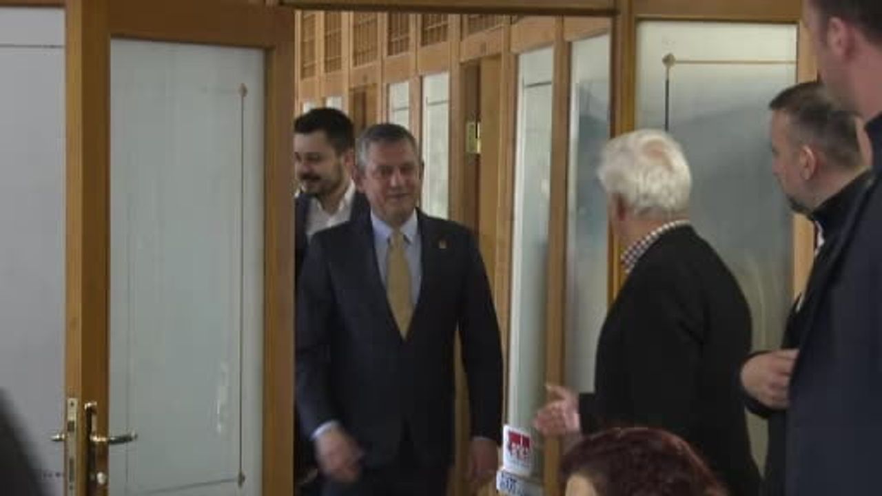 Özgür Özel'in PMD Ziyareti ve Medya Üzerine Açıklamaları