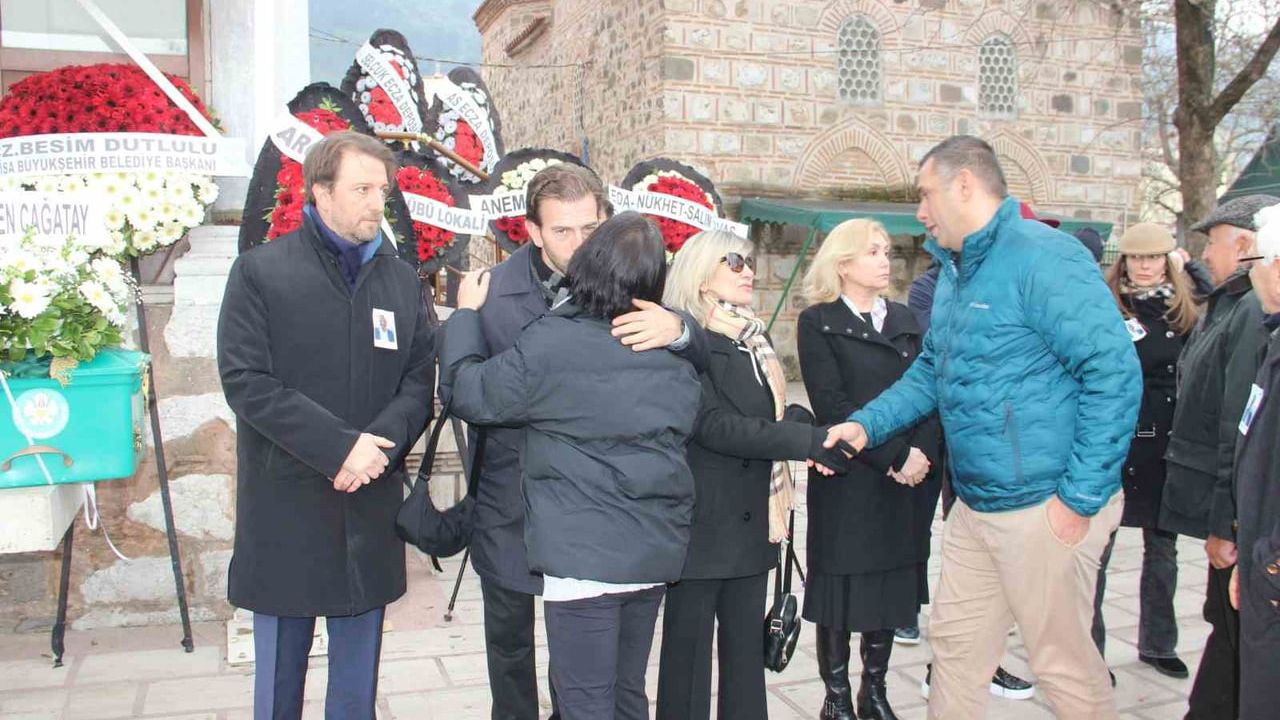 Özgür Özel, Manisa'da Cenaze Törenine Katıldı