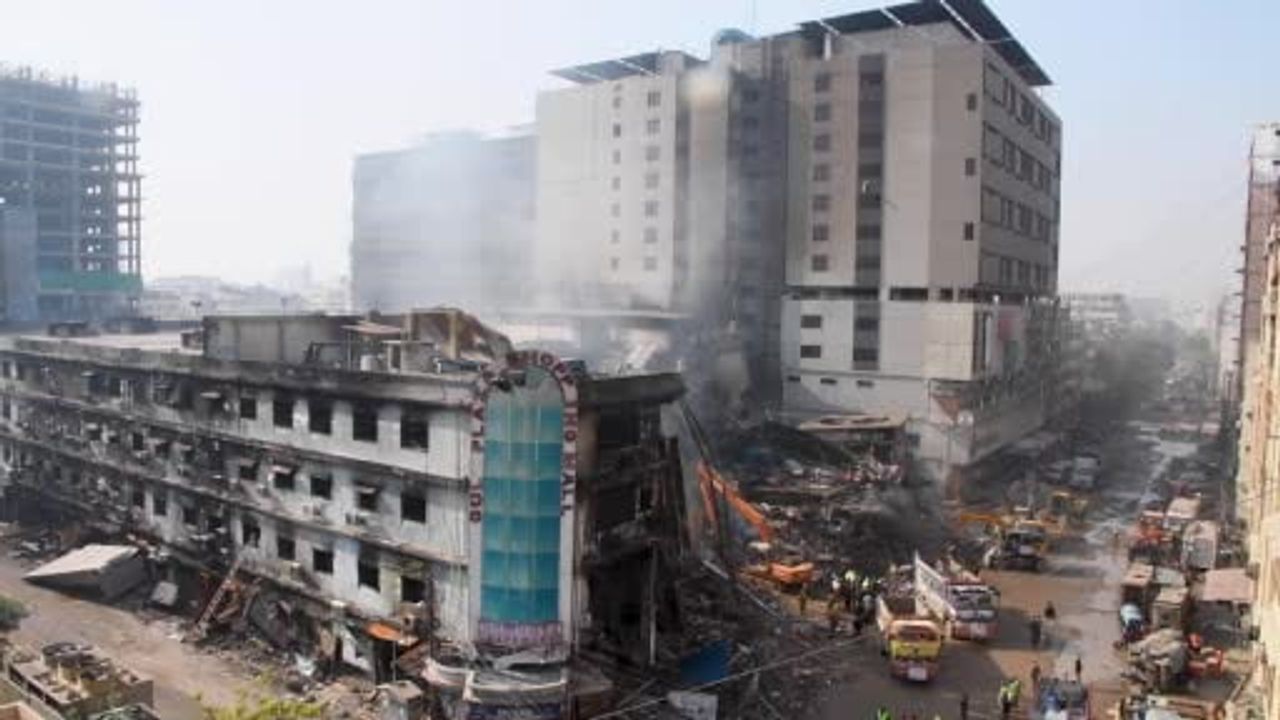 Pakistan'da AVM Yangını: Can Kaybı 60'a Yükseldi