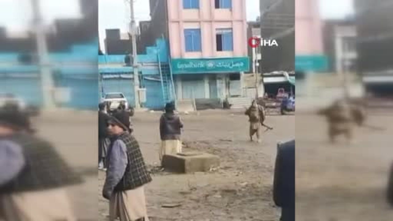 Pakistan'da Koordineli Terör Saldırısı: 10 Güvenlik Görevlisi Hayatını Kaybetti