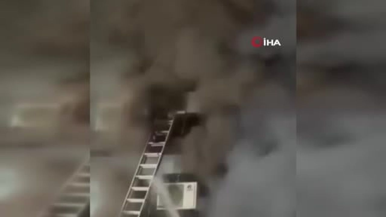 Pakistan'daki AVM Yangınında Dramatik Anlar