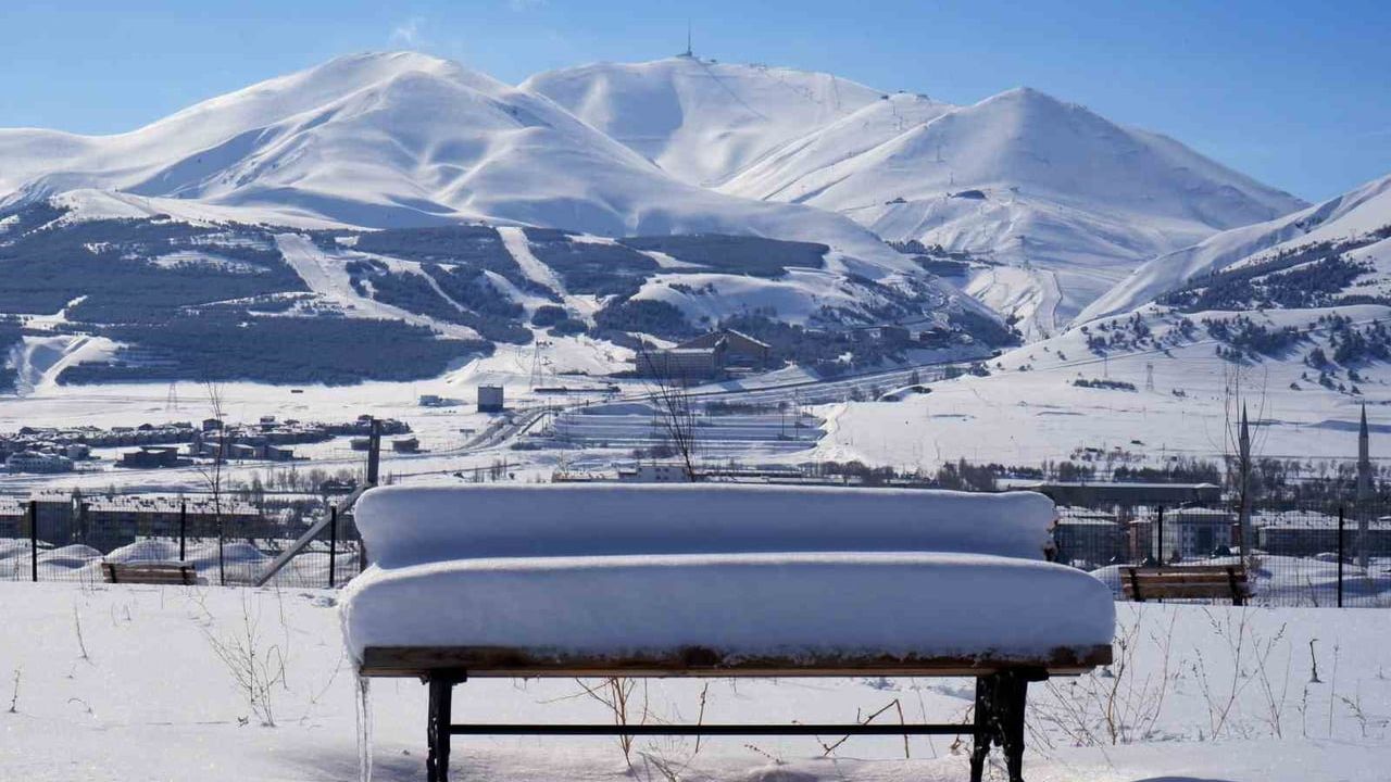 Palandöken Kayak Merkezi'nde Kar Kalınlığı 2 Metreyi Aştı