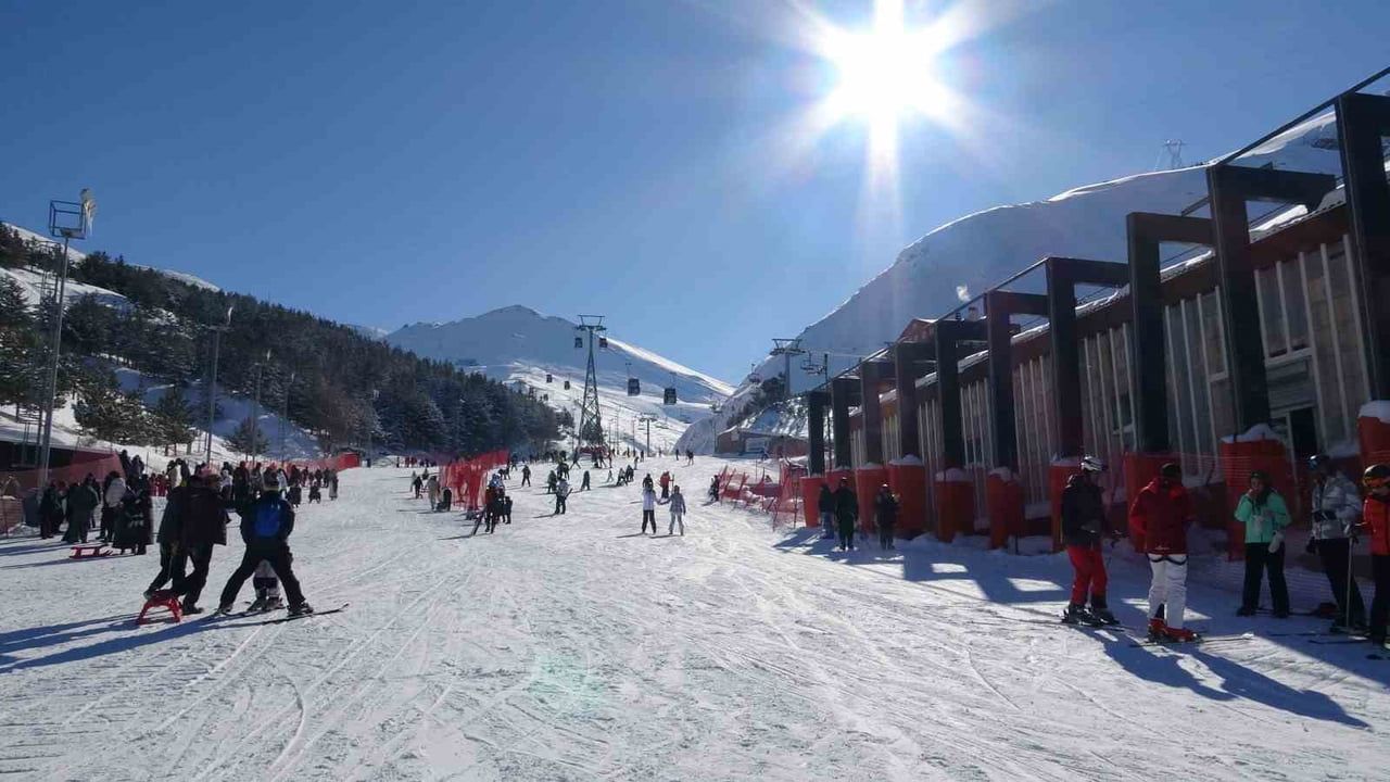 Palandöken Kayak Merkezi'nde Kayak Coşkusu