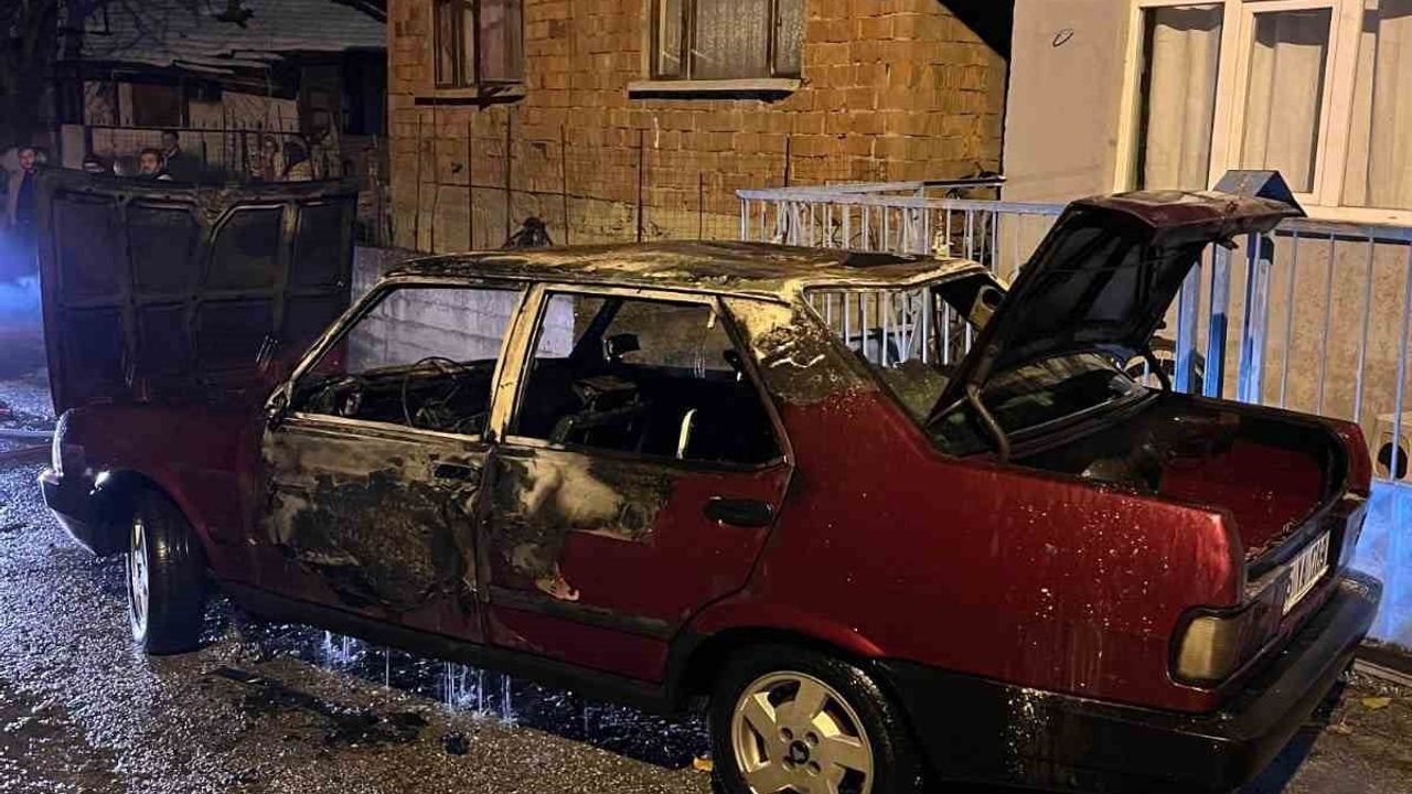 Park Halindeki Araç Alev Alev Yandı