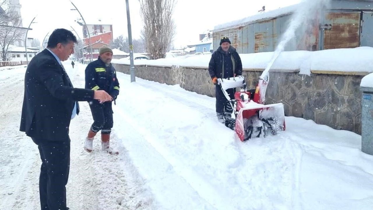 Pasinler'de Karla Mücadele Çalışmaları Devam Ediyor