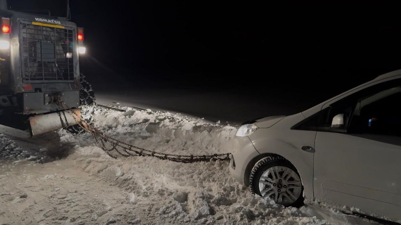 Patnos'ta Yoğun Kar Yağışı Hayatı Olumsuz Etkiliyor