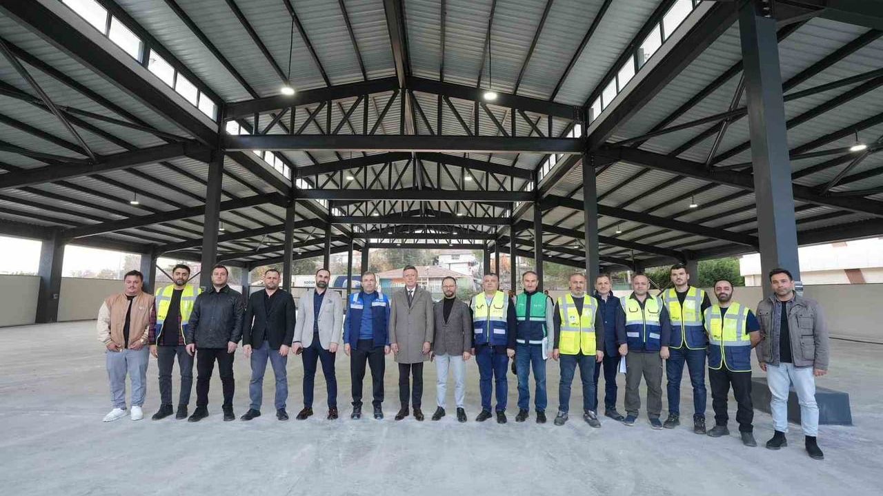 Pendik'te Güneş Enerjili Kapalı Semt Pazarı Açıldı