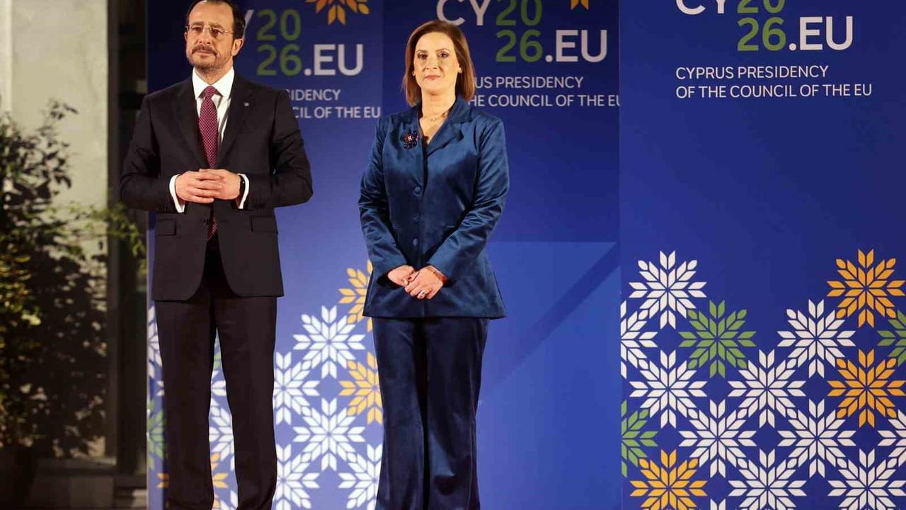 Philippa Karsera, Sosyal Medyada Yaşanan Baskılar Sonucu İstifa Etti