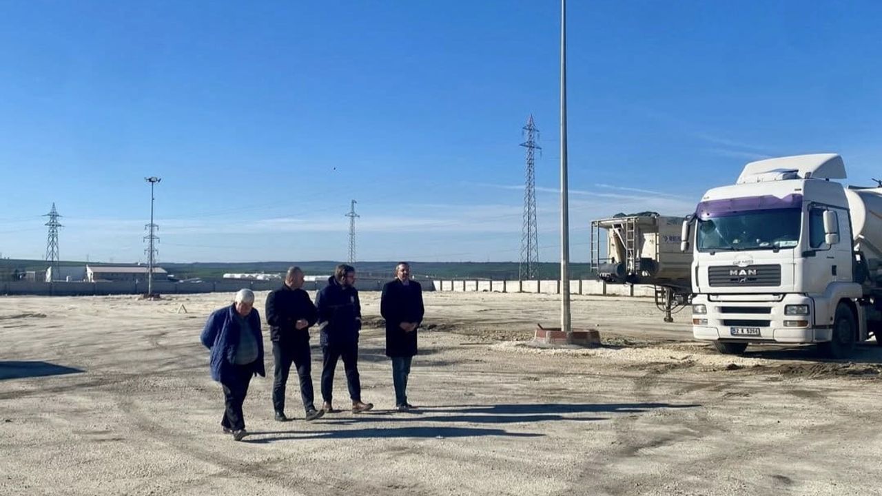 Pınarhisar Kaymakamı Enver Özderin Tır Parkı İnşaatını İnceledi