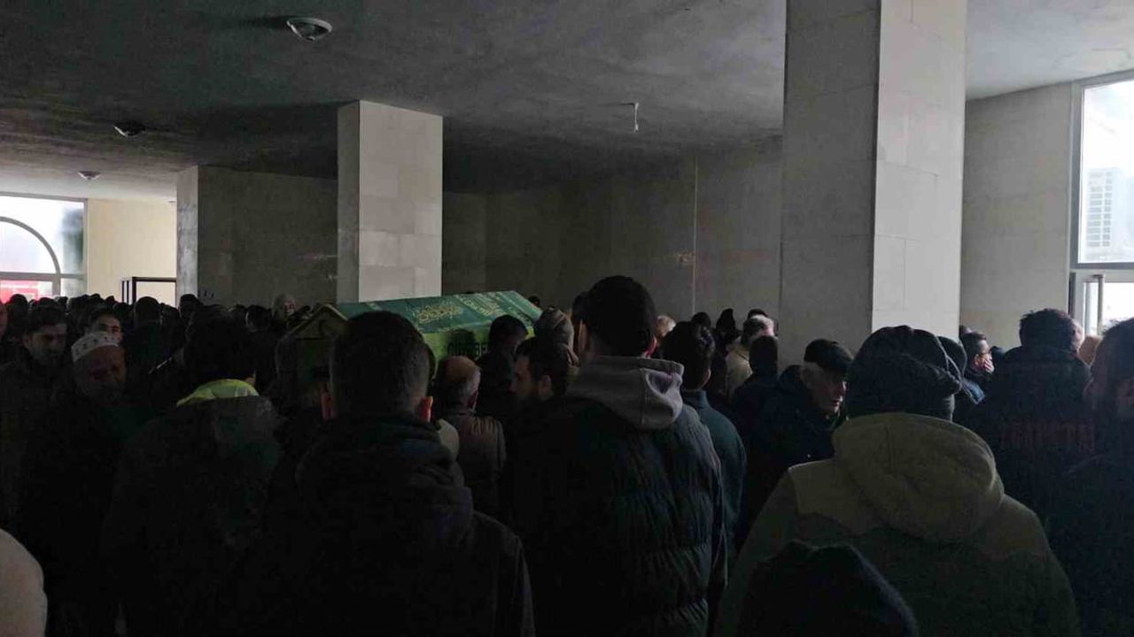 Pompalı Tüfekle Hayatını Kaybeden Genç Toprağa Verildi