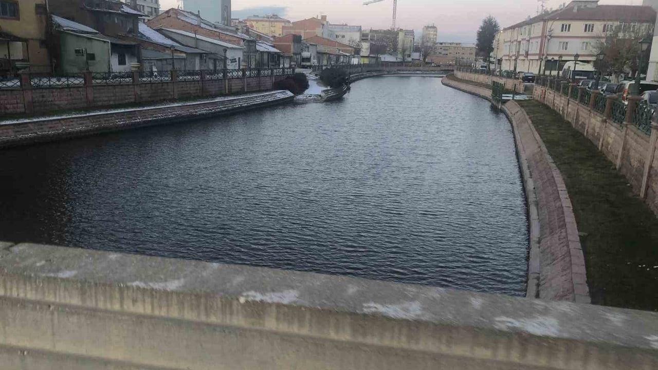 Porsuk Çayı’nda Buzlu Manzara