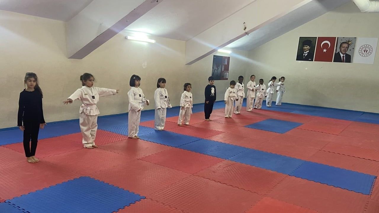 Porsuk Spor Salonu'nda Taekwondo Eğitimleri Devam Ediyor
