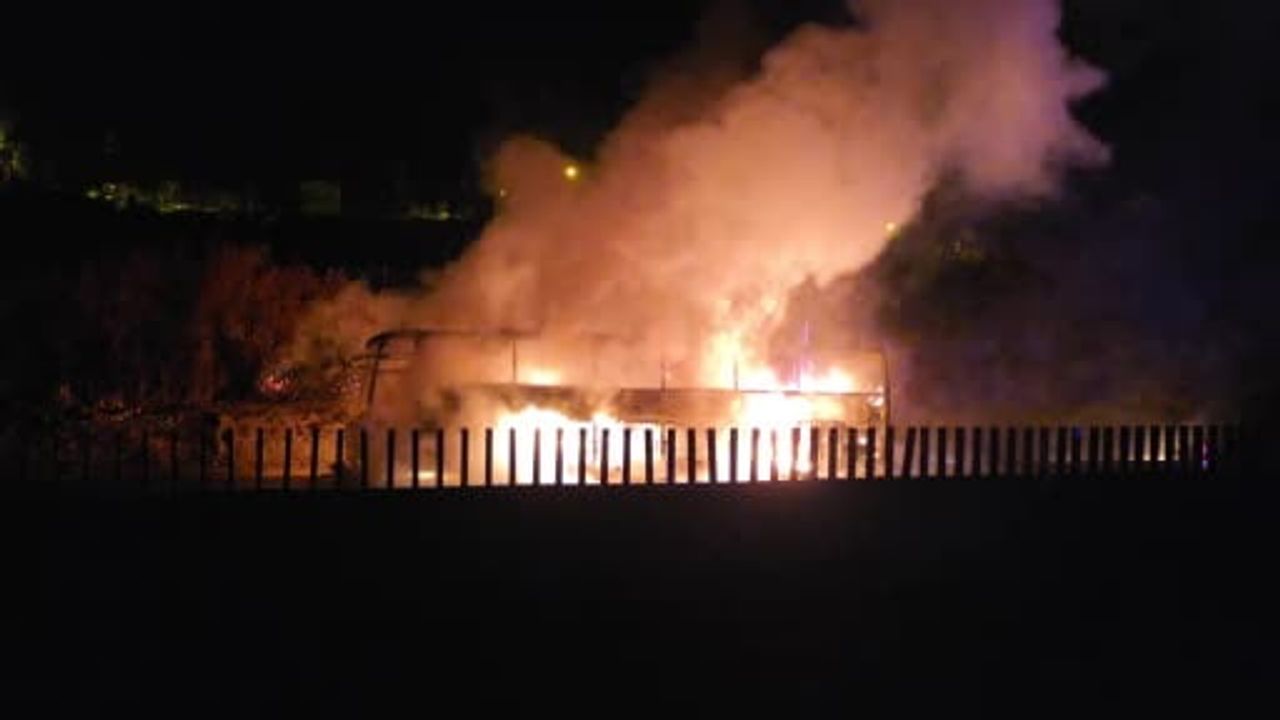 Pozantı'da Yolcu Otobüsü Yangınında 39 Kişi Tahliye Edildi