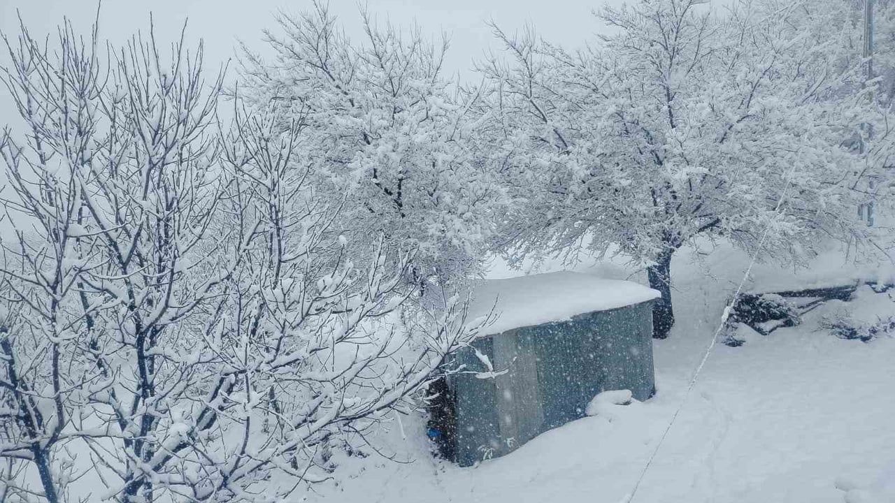 Pütürge'de Kar Kalınlığı 1 Metreye Yaklaştı