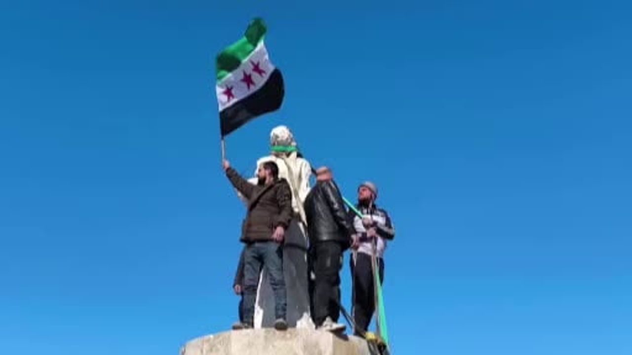 Rakka’da SDG Heykelleri Yıkıldı