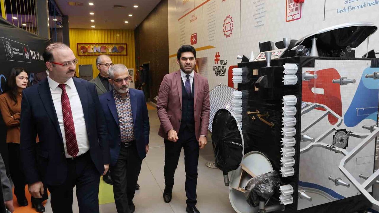 Rektör Hacımüftüoğlu'ndan Bilim Erzurum'a Ziyaret