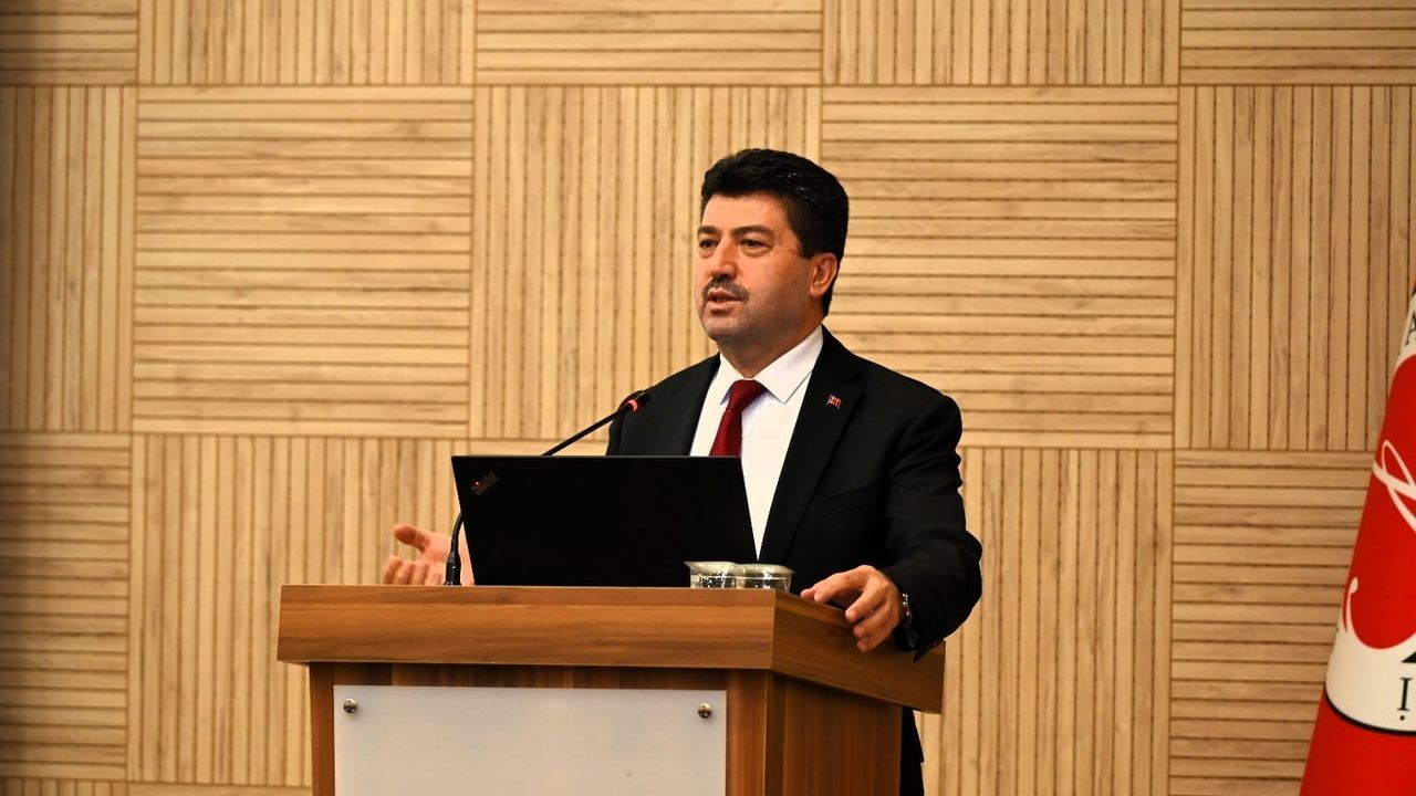 Rektör Sarıbıyık, Mesleki Eğitimin Geleceği Üzerine Konuştu