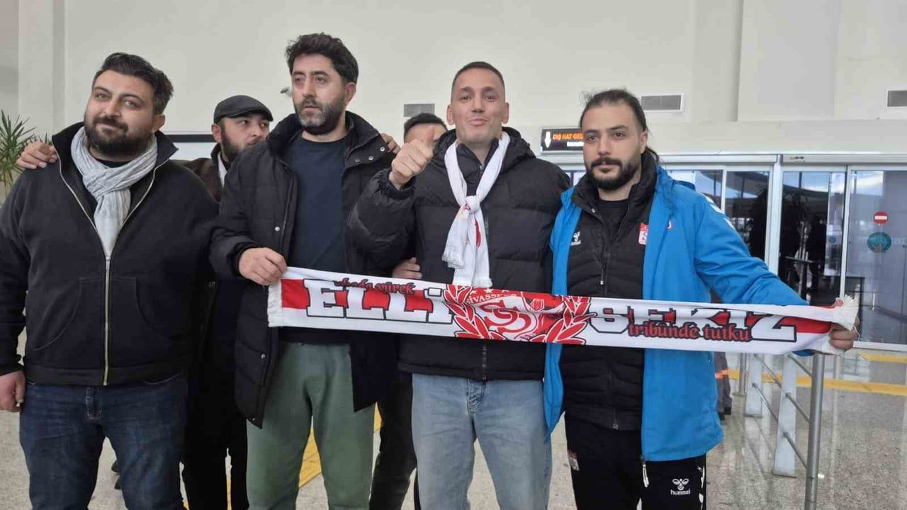 Rey Manaj, Sivasspor'a Coşkulu Bir Karşılama İle Geldi