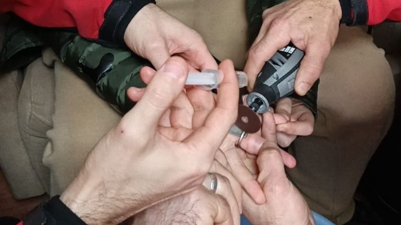 Rize'de Çocuk, 50 Kuruşluk Yüzükle İtfaiye Ekiplerince Kurtarıldı