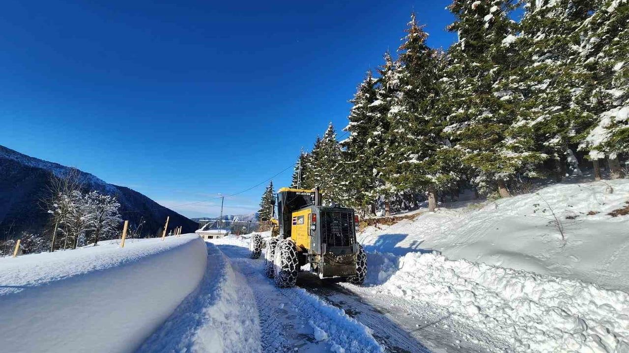 Rize'de Kar Nedeniyle 206 Köy Yolu Kapandı