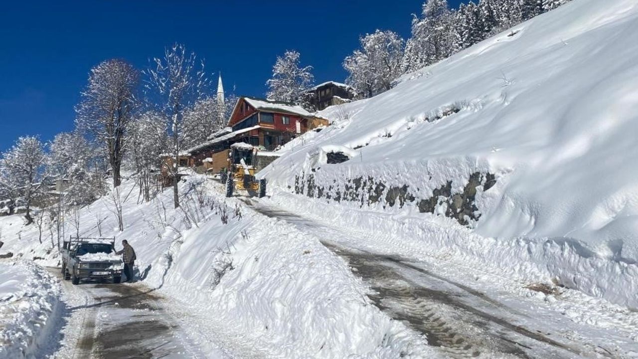 Rize'de Karla Mücadelede Başarı: 131 Köy Yolu Ulaşıma Açıldı