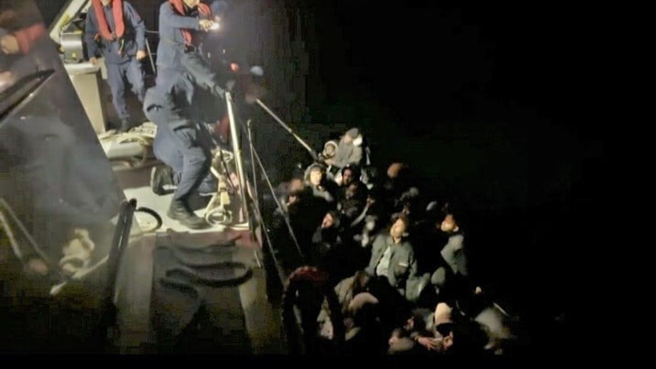 Sahil Güvenlik, Seferihisar Açıklarında 43 Düzensiz Göçmeni Durdurdu