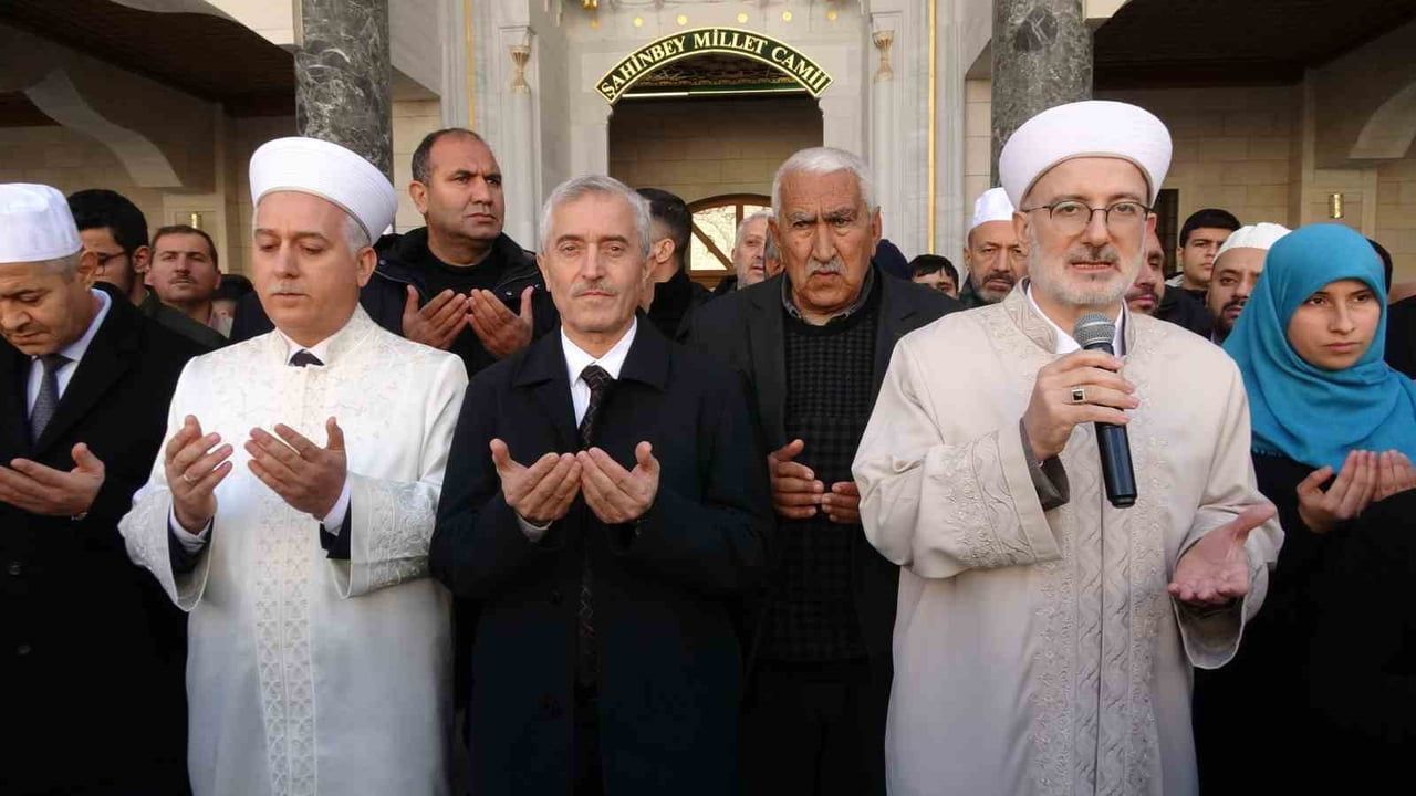 Şahinbey Belediyesi 175 Öğrenciyi Kutsal Topraklara Uğurladı