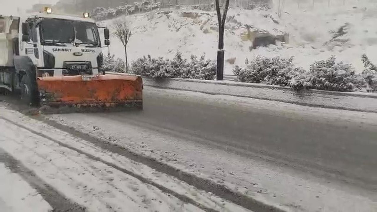 Şahinbey Belediyesi Kar Mücadelesinde Hızla Hareket Geçti